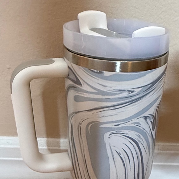 Stanley Cup White Marble 40 Oz Flowstate Tumbler H2.0 The Quencher - Picture 2 of 10